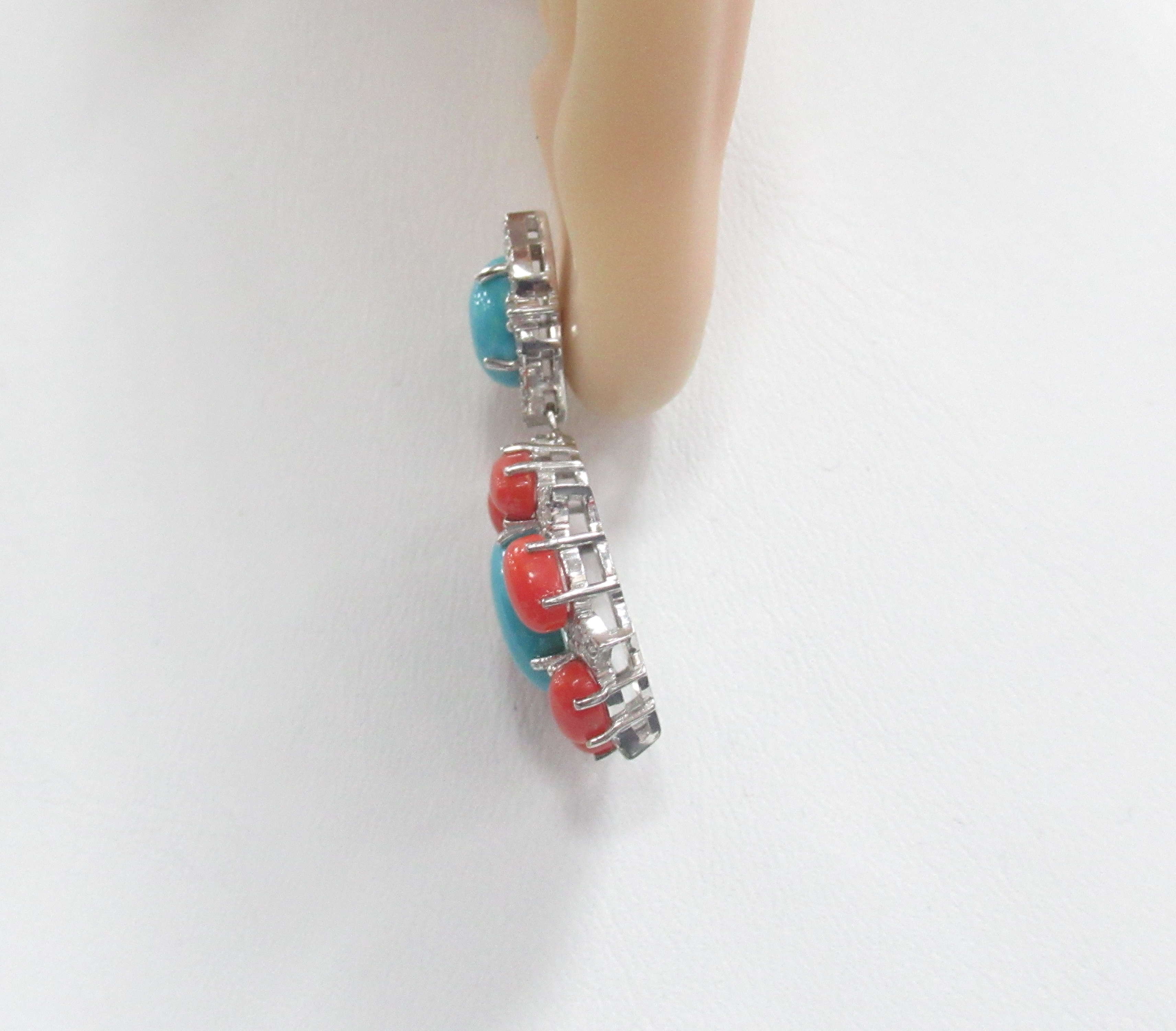Серебряные серьги с бирюзой и кораллами
